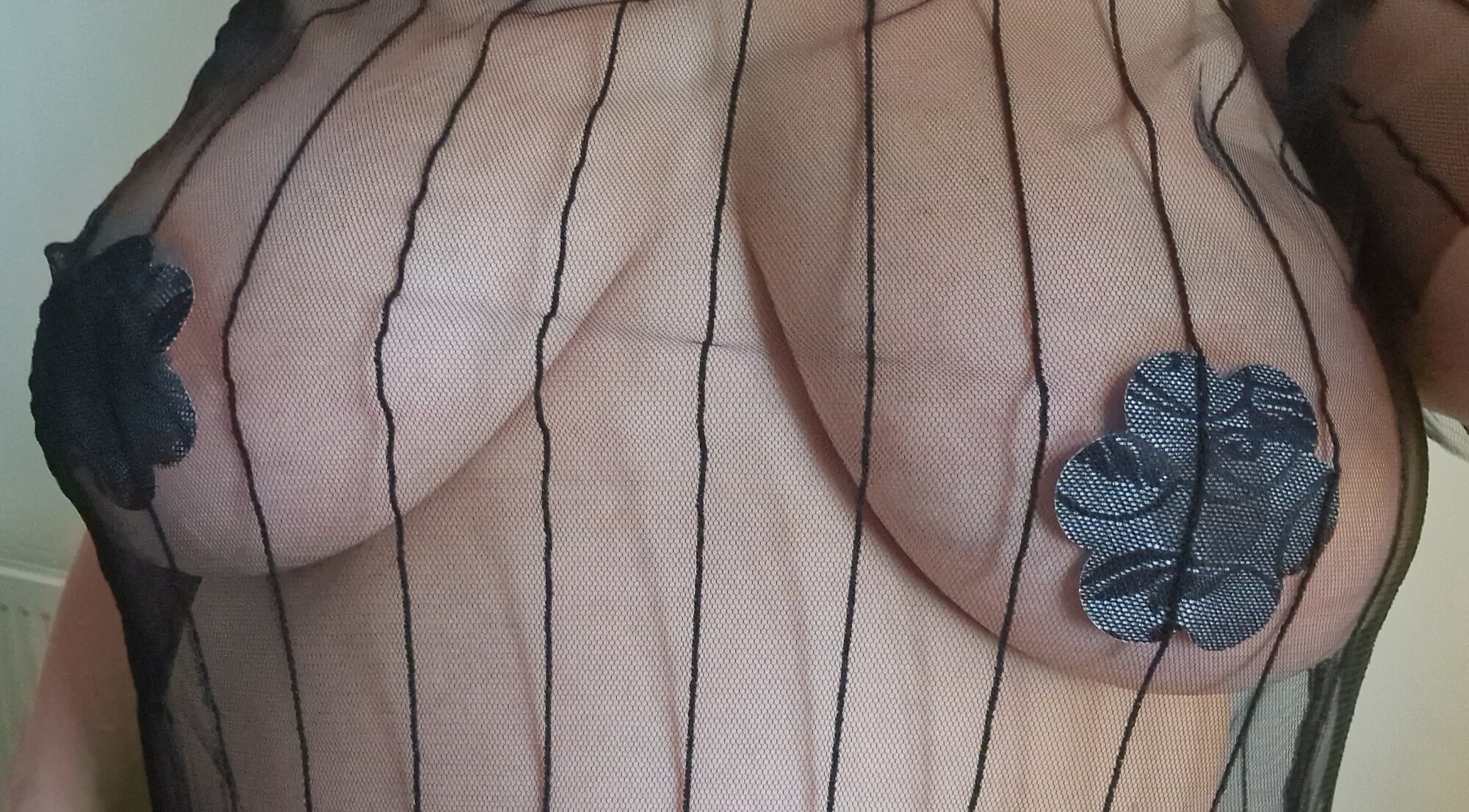 CurvyandMaskedBabe