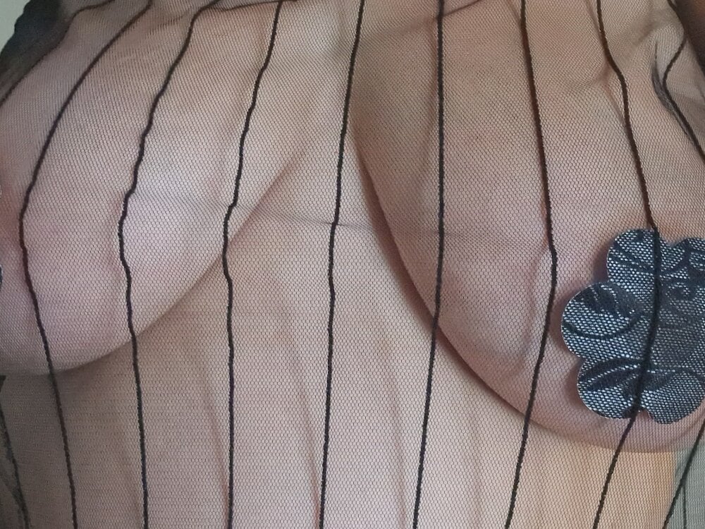 CurvyandMaskedBabe's Offline XXX Chat
