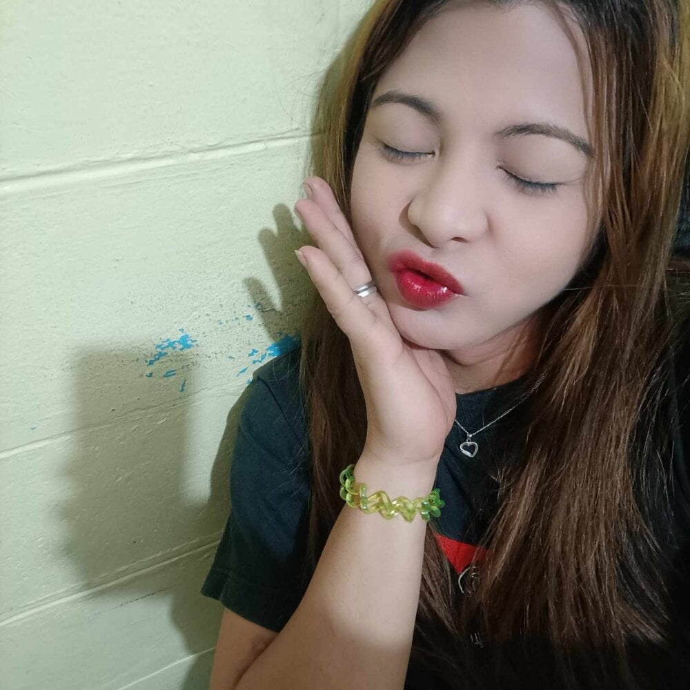 Live sex webcam photo for SheCockOnFire_ #290000842