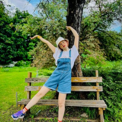 livesex.fan MoulenMenay livesex profile in colorful-hair cams