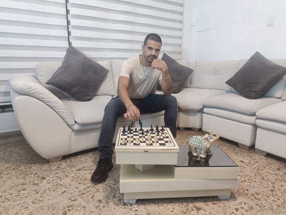 Arthur_howard profile