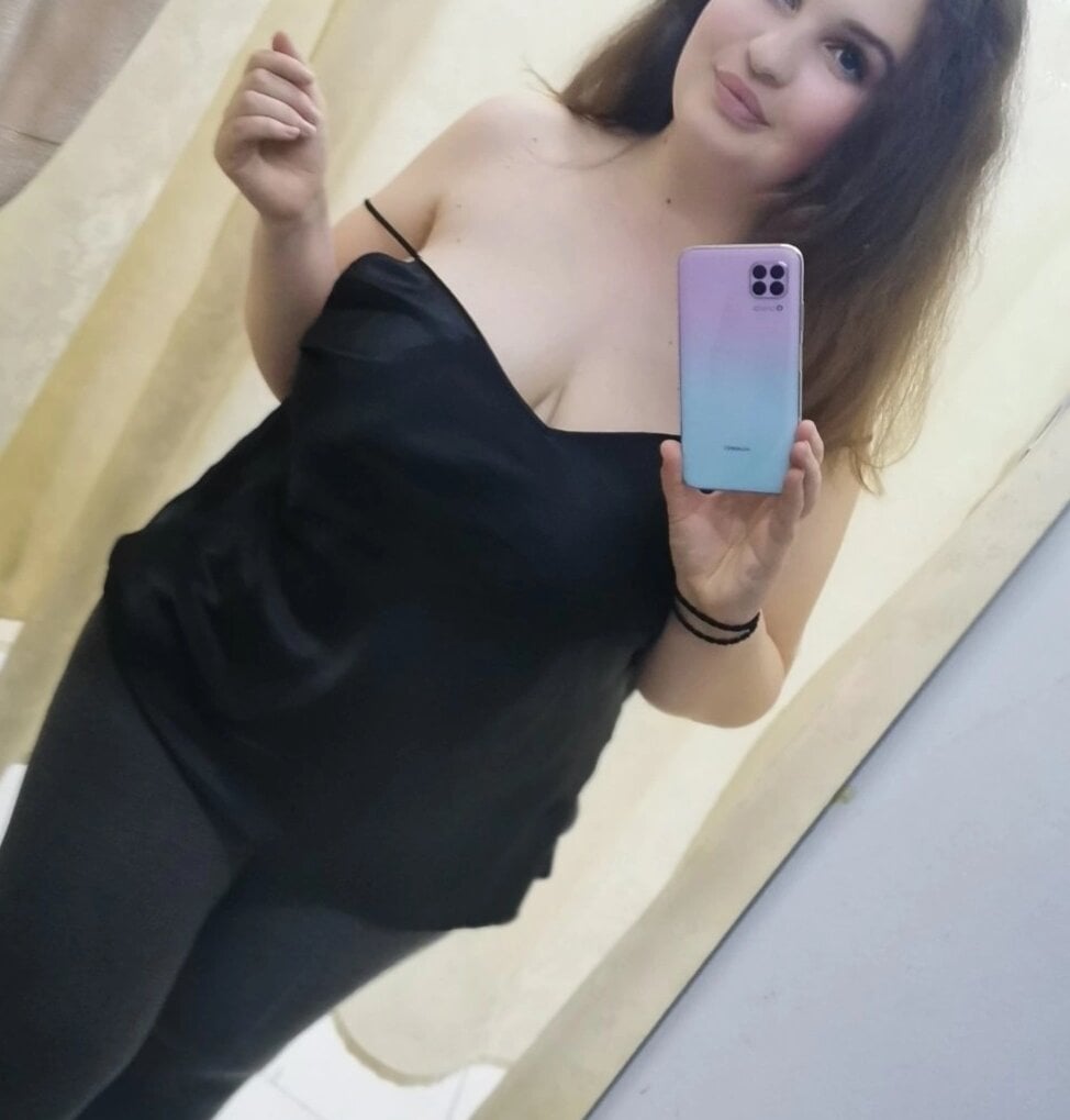 Mickey_Shelly live cam model at StripChat