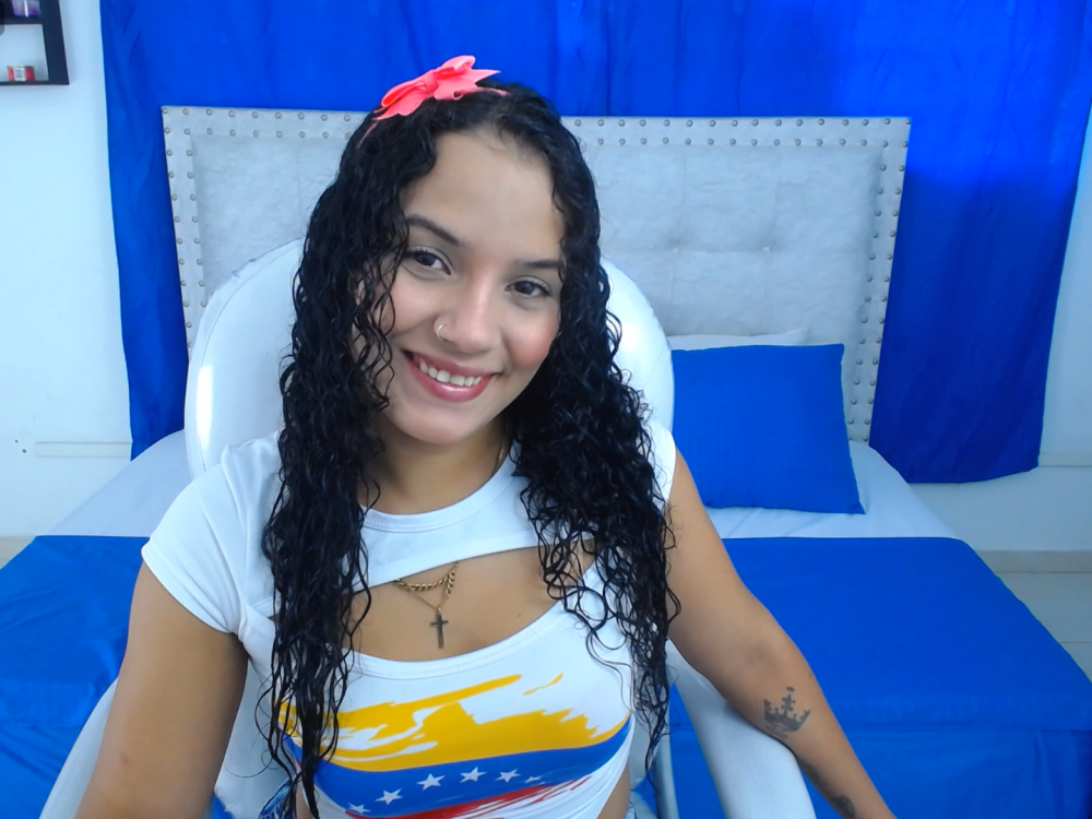 Live sex webcam photo for Chiqui_milk_ #290203909