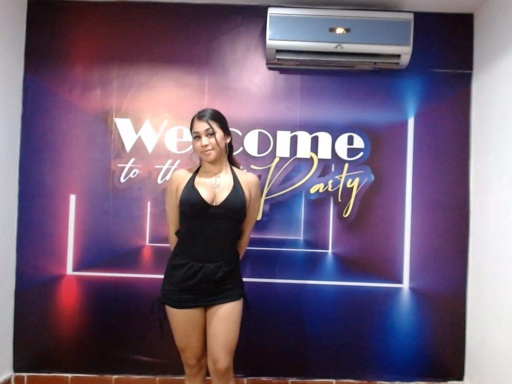 small_latina live cam model at StripChat