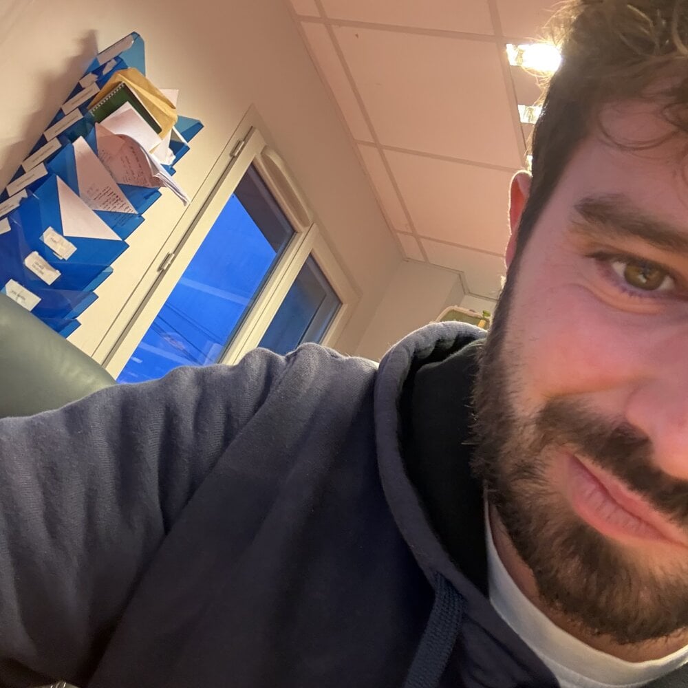 elbandito1919 Adlı Modelin Çevrimdışı XXX Sohbeti