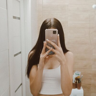 shinyleila from stripchat