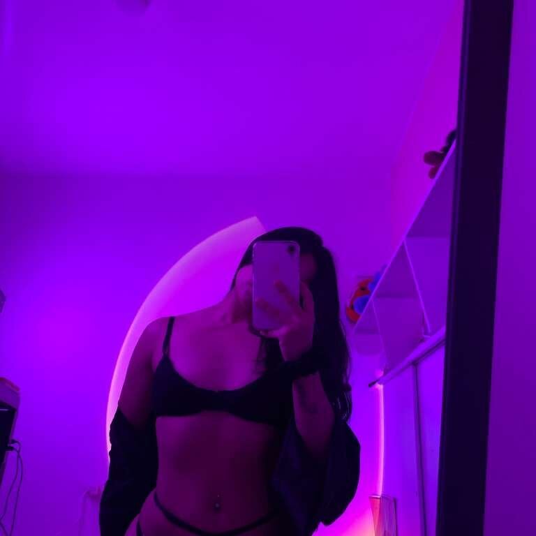 xxx-topcamgirls.com angie_boo_ livesex profile in portuguese cams