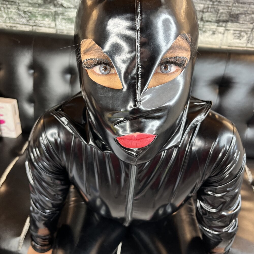 miss__thalia's Offline XXX Chat