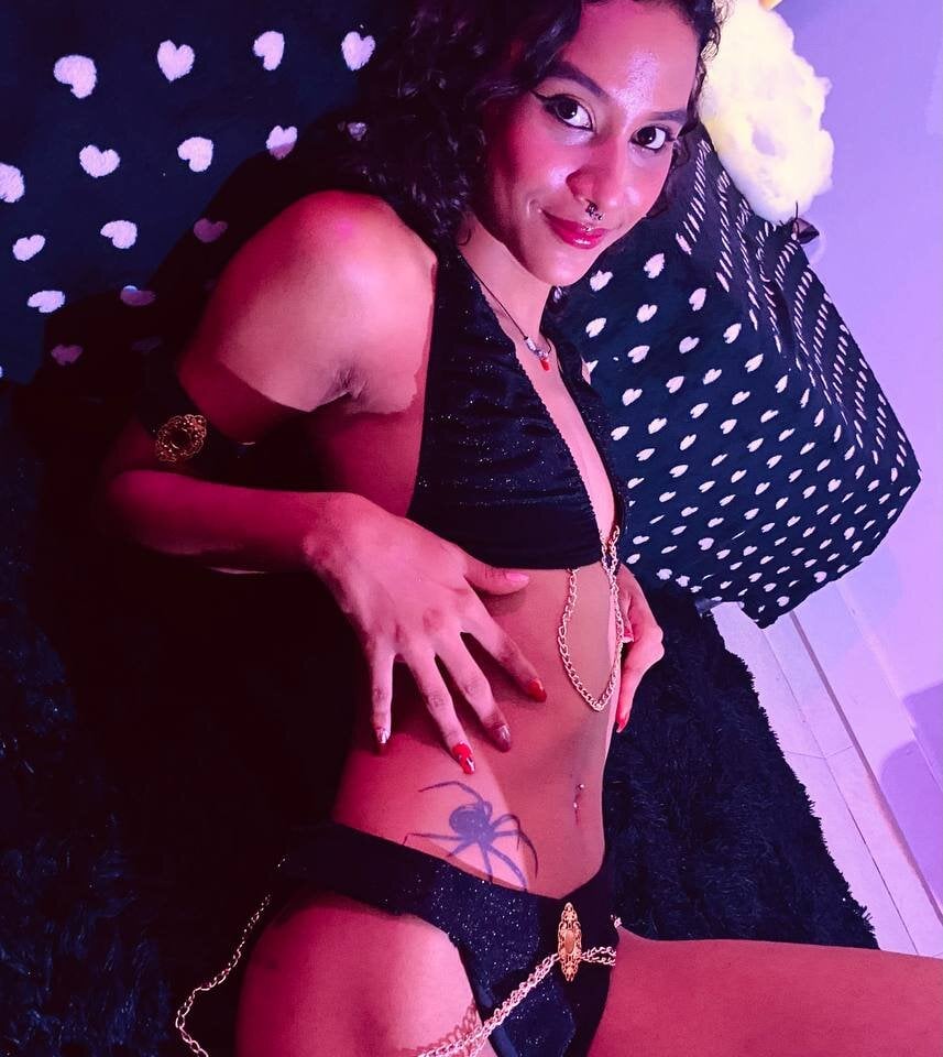 Live sex webcam photo for celest2 #289901070