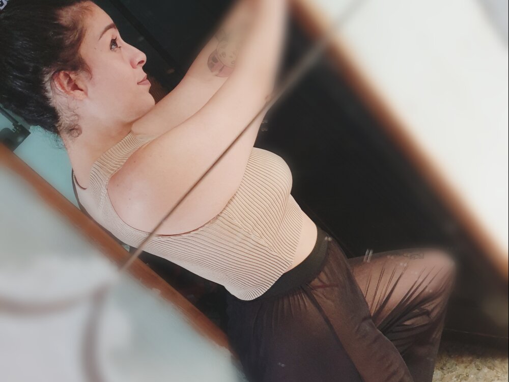 Live sex webcam photo for HELLOKITTY95 #289140734