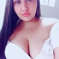 Tiffany_latina_02's Offline Chat Room