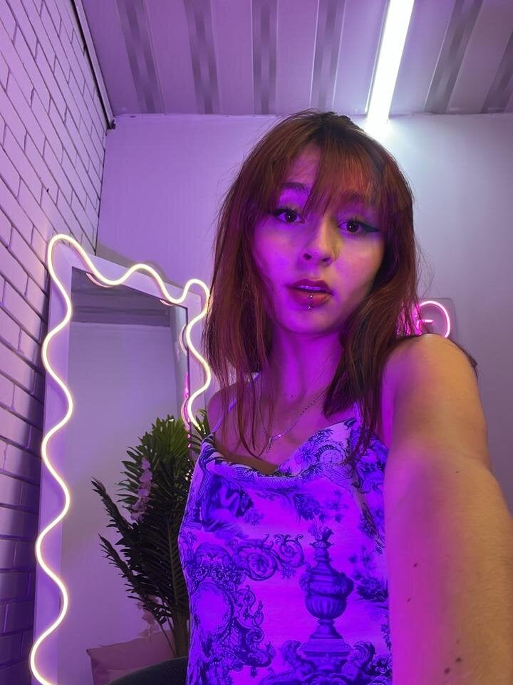 Dafnne_tay's Offline Chat Room