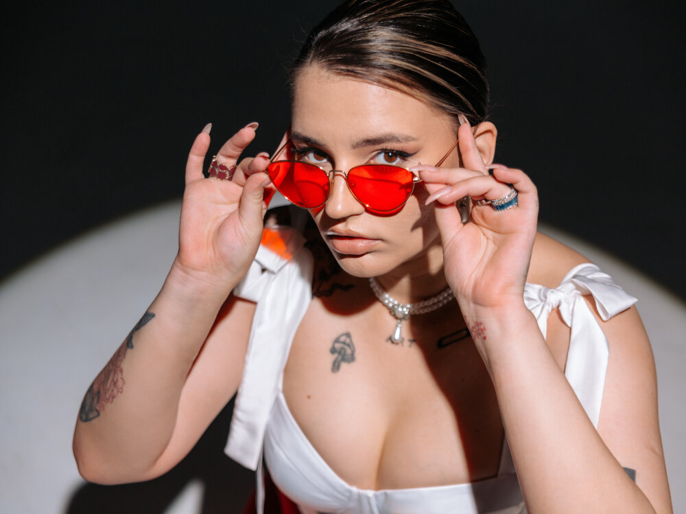 Live sex webcam photo for SaraOswald #290119352