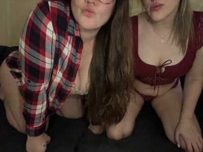 TwodirtyFriends on StripChat