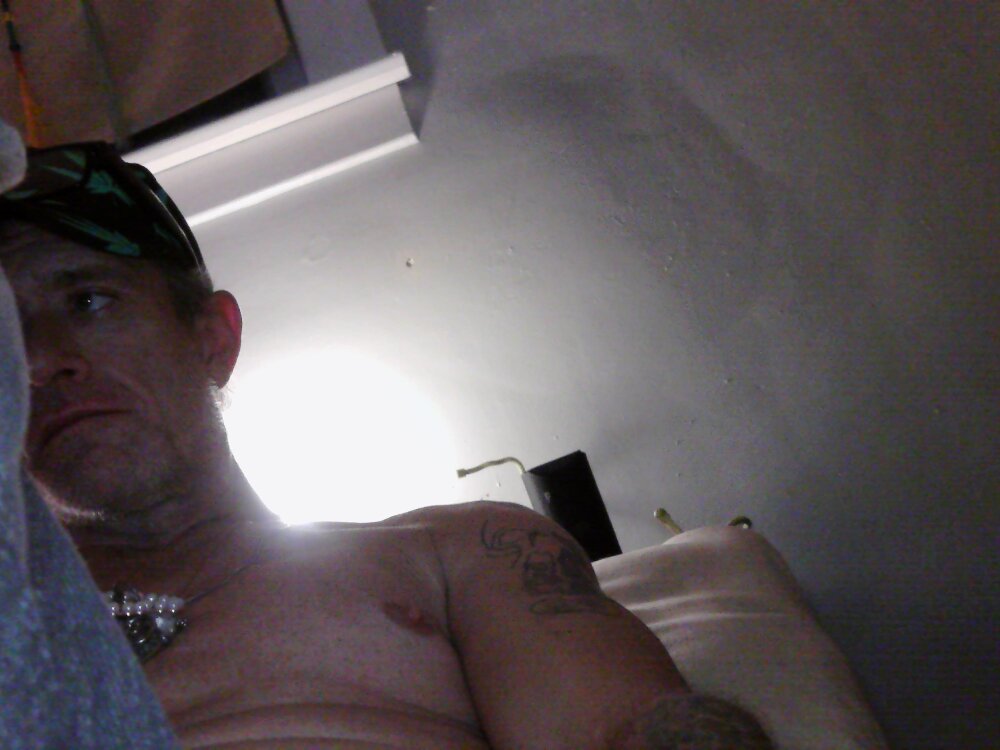 The_Confessor Offline XXX-Chat