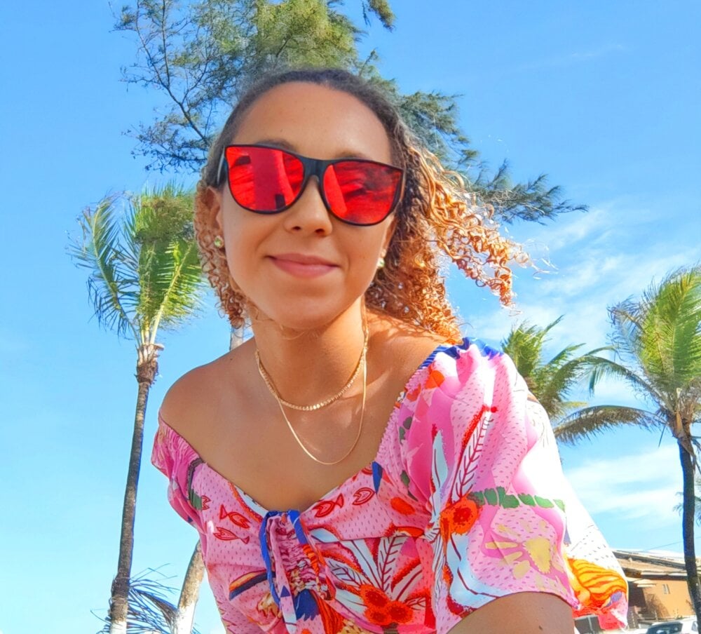 elivecams.com babylay08 livesex profile in i-live-under-the-same-sky-as-you-on-earth cams