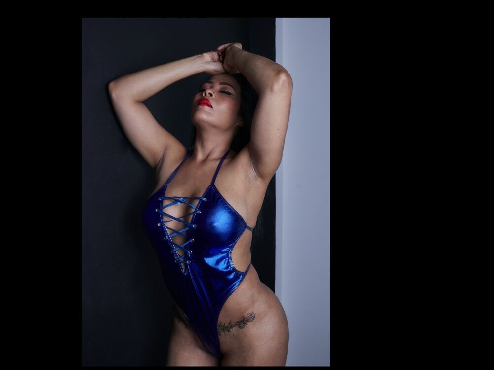 stripchat sweet-fire webcam profile pic via livesex.fan