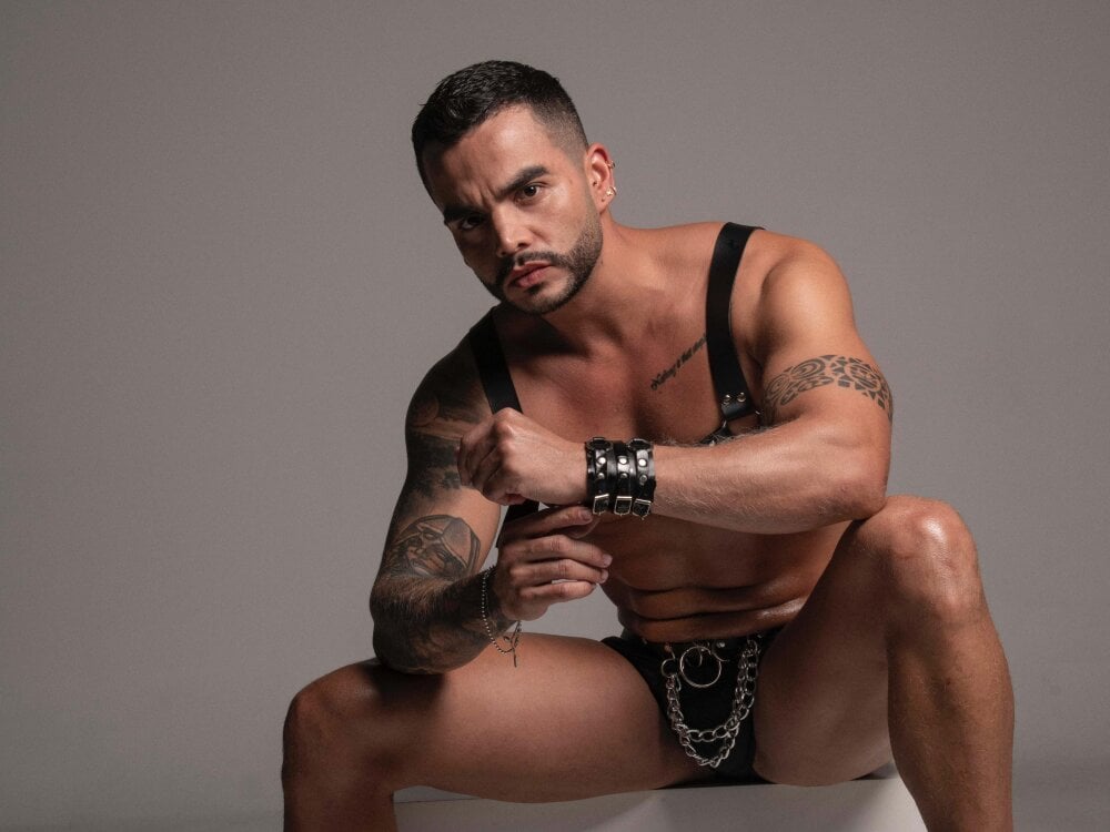 bruno_de_lucaa_ from stripchat