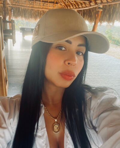 laura_08_ from stripchat