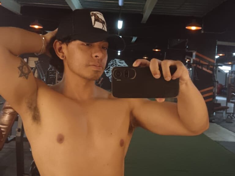 alpharodx32 from stripchat