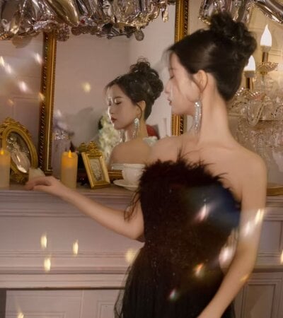 -YiYi - petite young