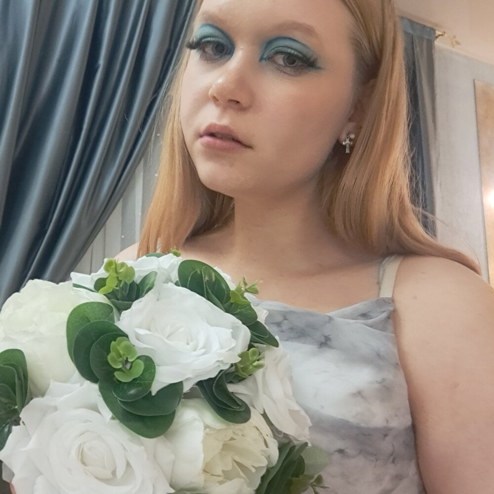 watchgirlcam.com quiet_glow707 livesex profile in i-live-surrounded-by-passion-and-madness cams