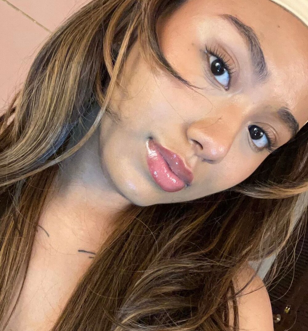 livesexr.com amayarojas livesex profile in ask-me-i-might-tell cams