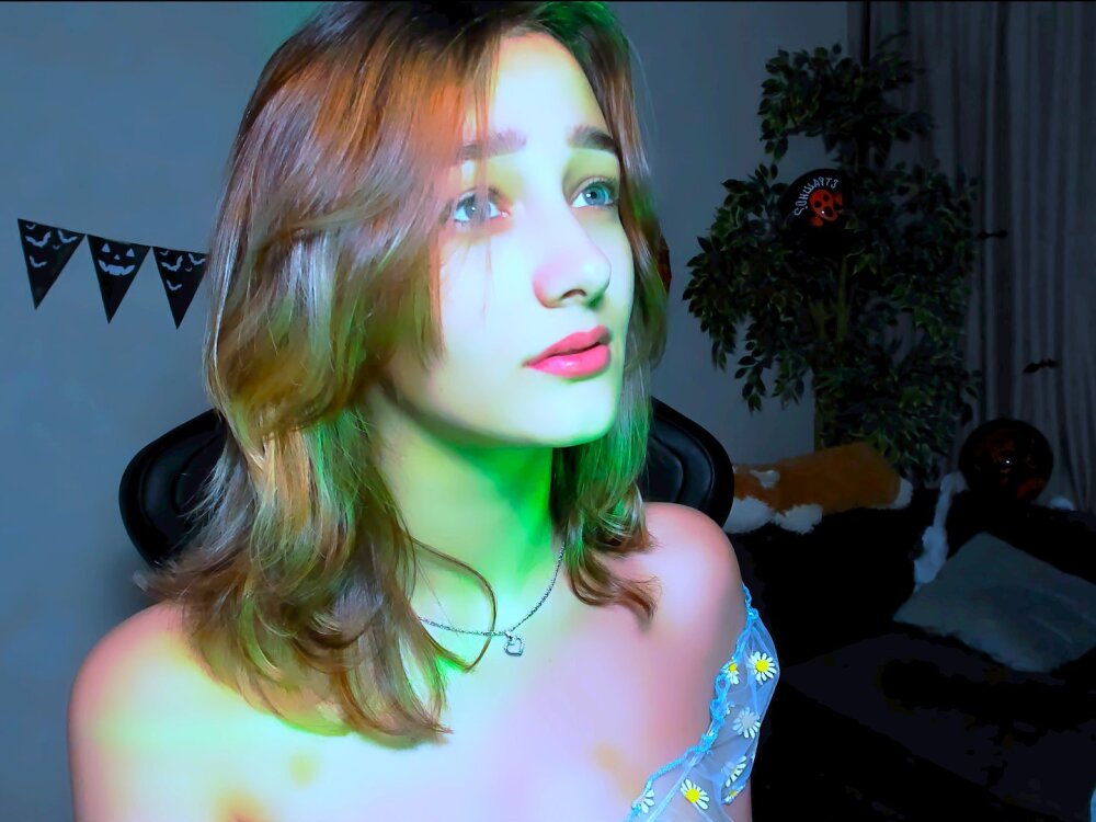 Live sex webcam photo for Sinty_Noria #290217989