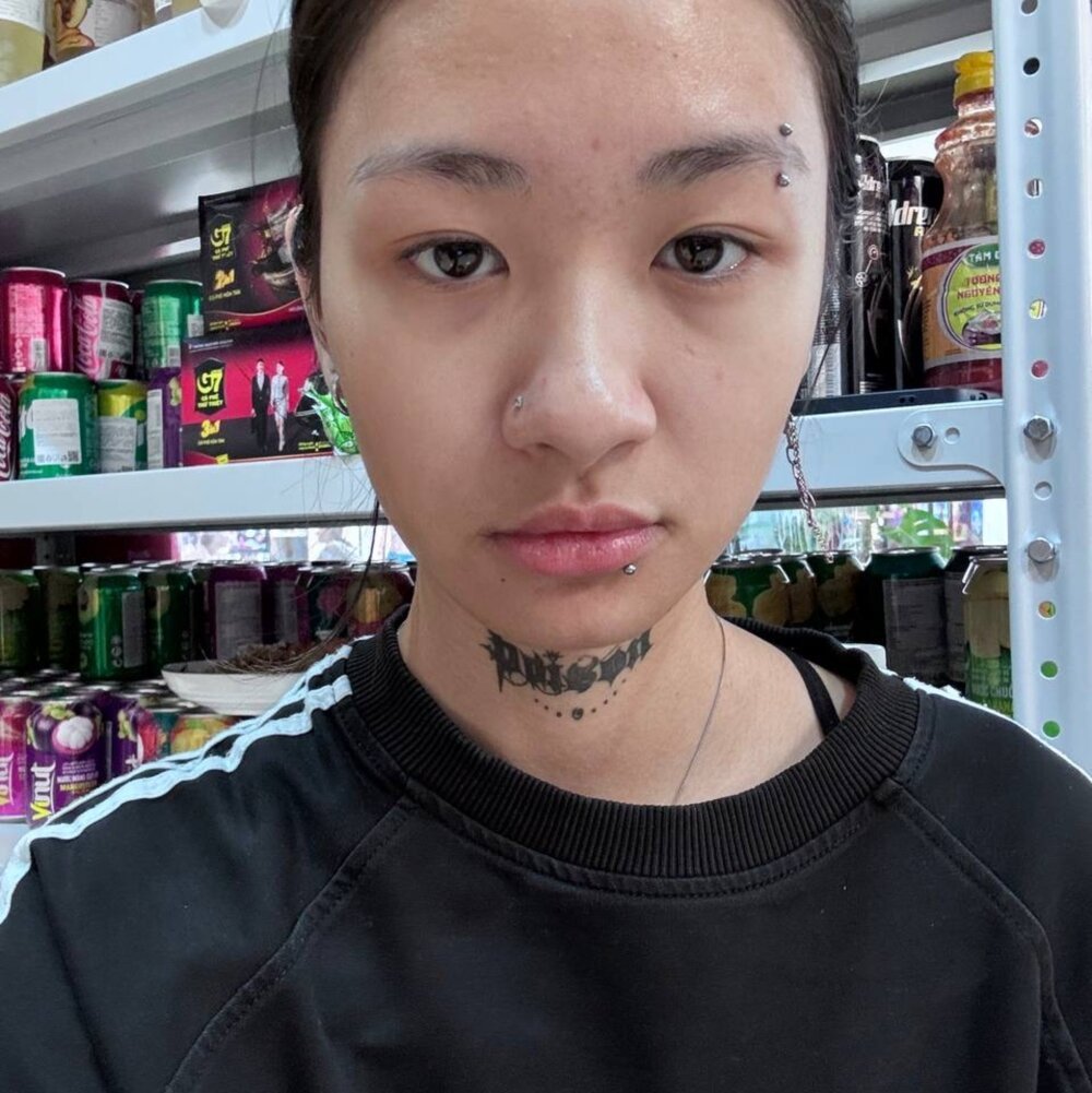 Selinabombastick profile