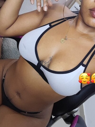 Issa__love Couple Medium XXX Cam