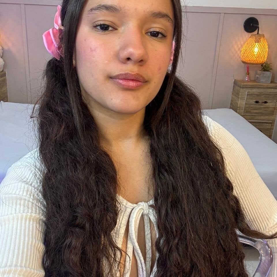 stripchat tinycurlqueen webcam profile pic via amateursex-livecam.com