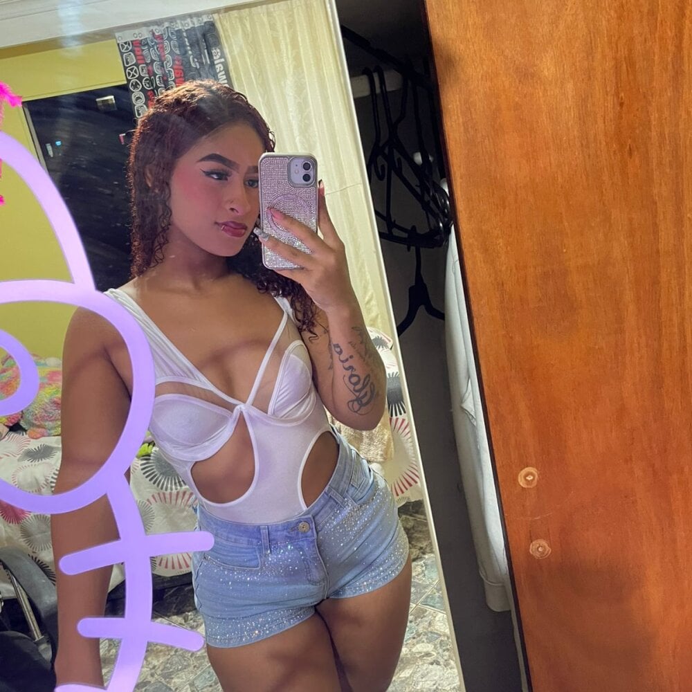 sexcityguide.com ammie_fenne livesex profile in at-honex cams