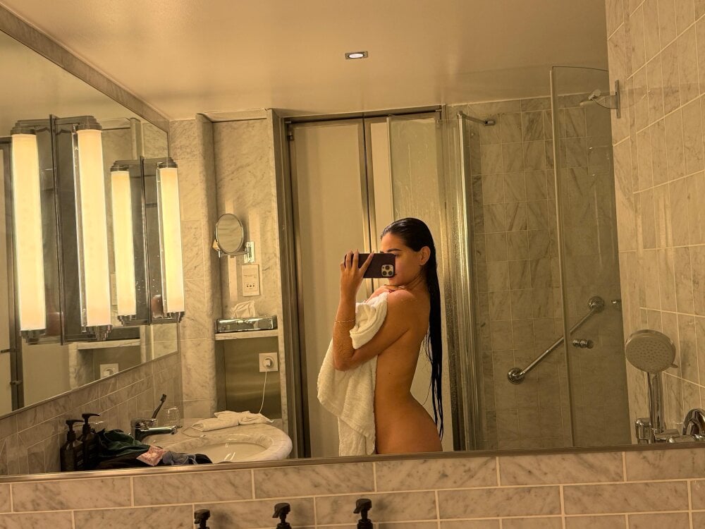 zarahevans from stripchat