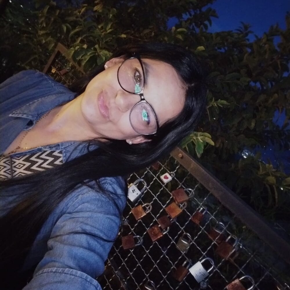 stripchat valeria_greedy webcam profile pic via iluvcams.com