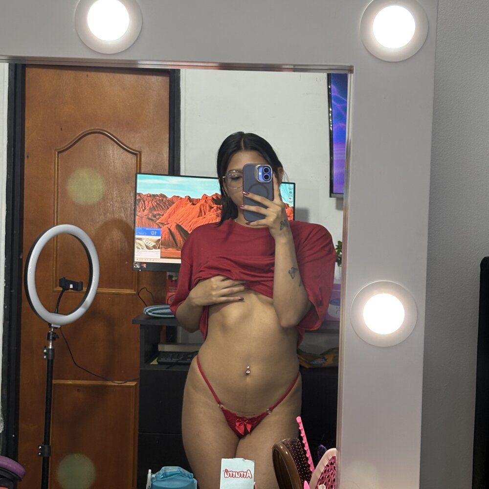 Aixa_0's Offline XXX Chat