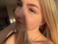 LaunaStrate's Offline Chat Room