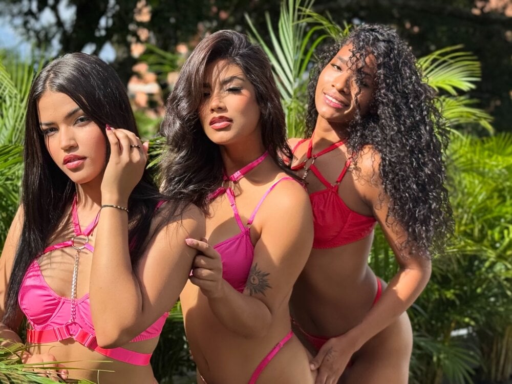 RollingGirlsXXX live cam model at StripChat