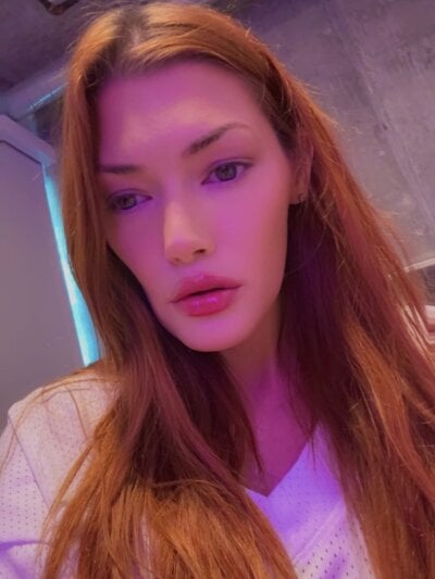 chloesactingout Live Cam on StripChat and RICams