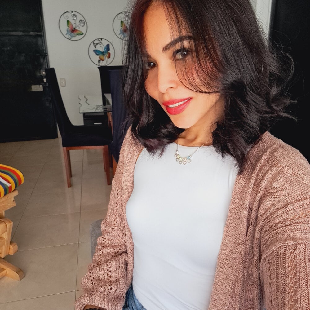 CarolineMuzgui Chat XXX offline