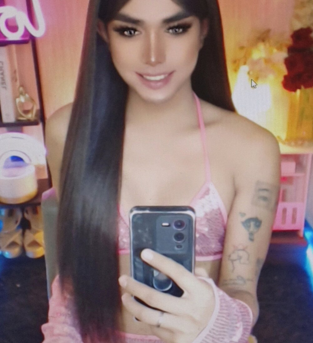 Lil_maxxxie live cam model at StripChat