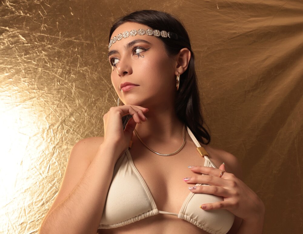 Live sex webcam photo for MadisonRoux #289878729