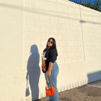 Noura-Khann Offline chat-huone