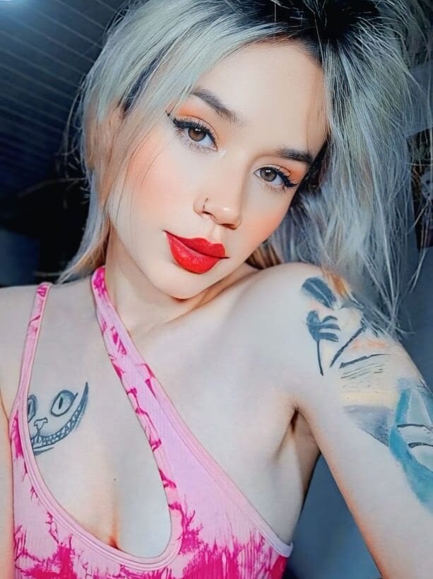 iluvcams.com scarlett__jonnes livesex profile in right-behind-the-screen cams