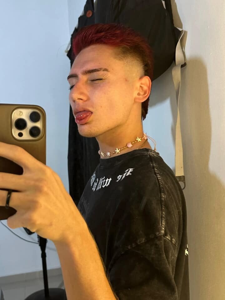 ian_diamond Adlı Modelin Çevrimdışı XXX Sohbeti