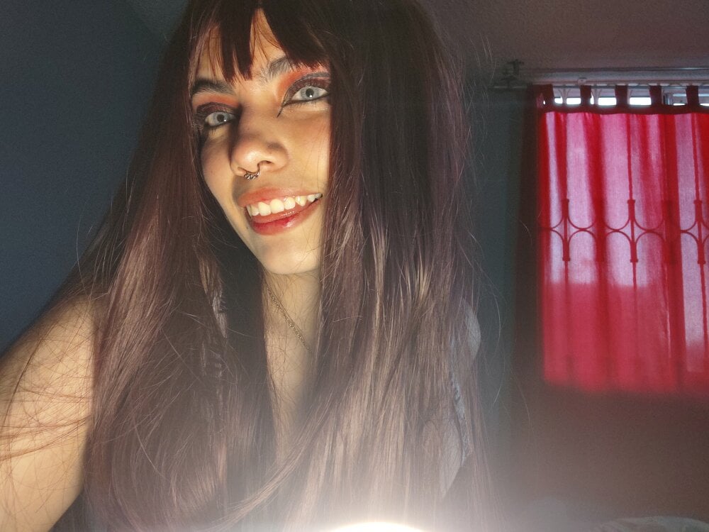 iluvcams.com alii_tay livesex profile in granny cams