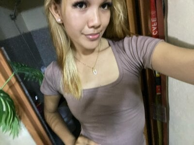 Gorgeouswella Trans Doggystyle Cam Sex