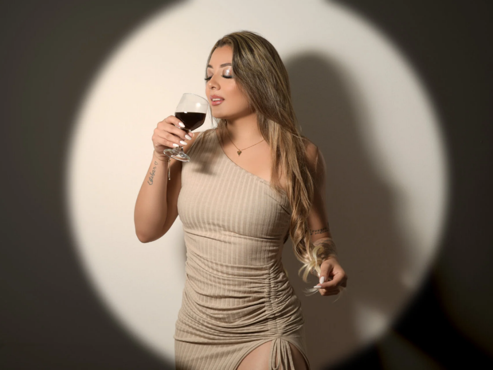 Emma_JJones Chat Room offline