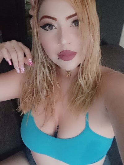 Kendal_Slow on StripChat