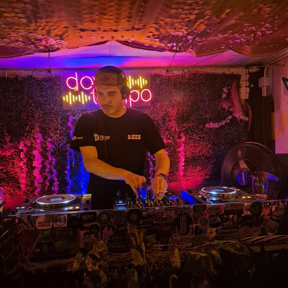 Cachencho-16's Offline XXX Chat