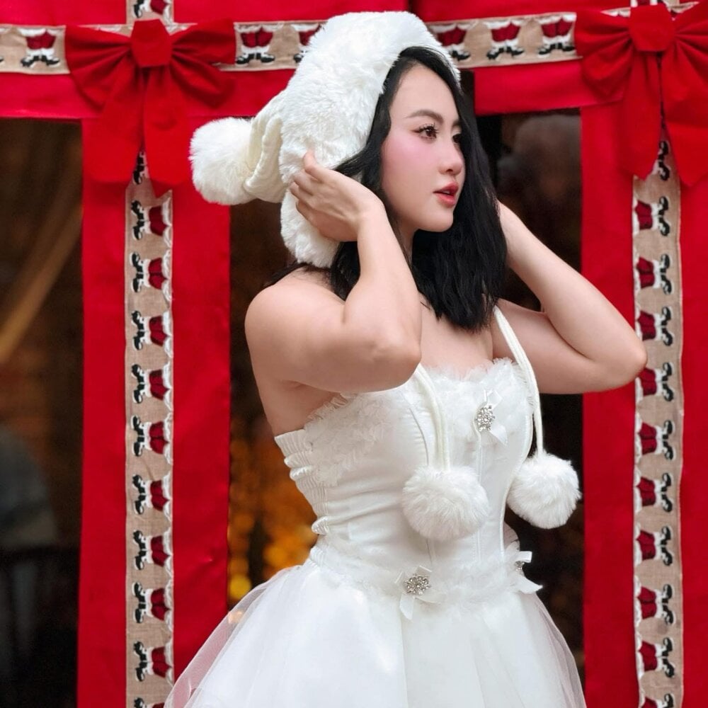 livesex.fan juny-lanyy livesex profile in you-are-in-heaven-honey cams